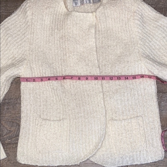 Vintage Cream Chunky Knit Cardigan with Ribbed Pattern and shoulder pads - Picture 10 of 12